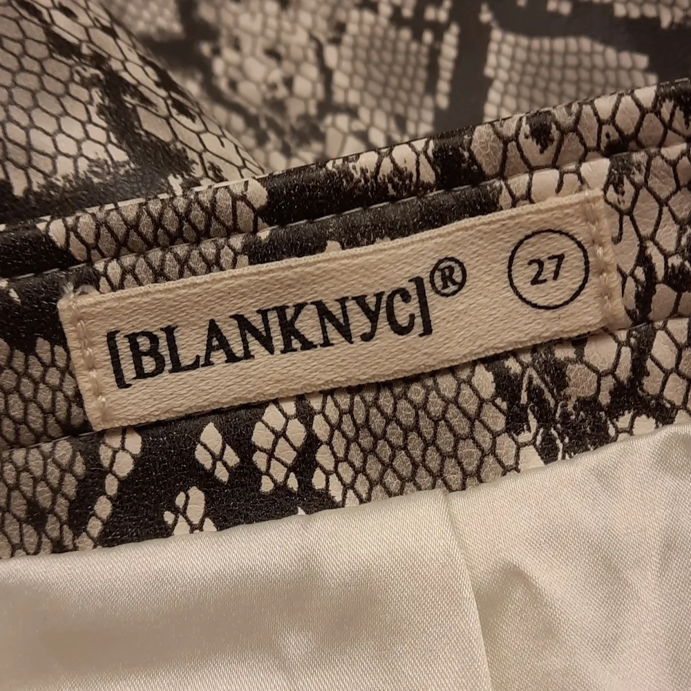 🥳HP🥳 NWT, Blank NYC Break Away Snake Print Skirt
